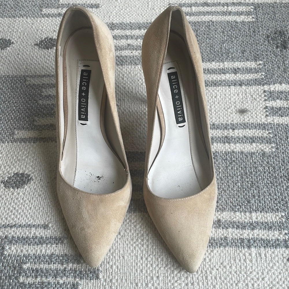 Alice + Olivia Suede Pump, size 39.5 // US 9.5